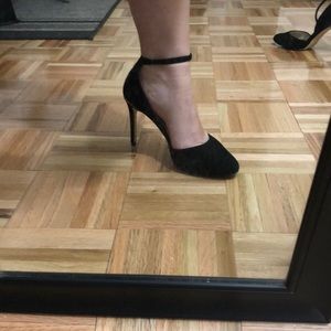 Black suede Michael kors pumps